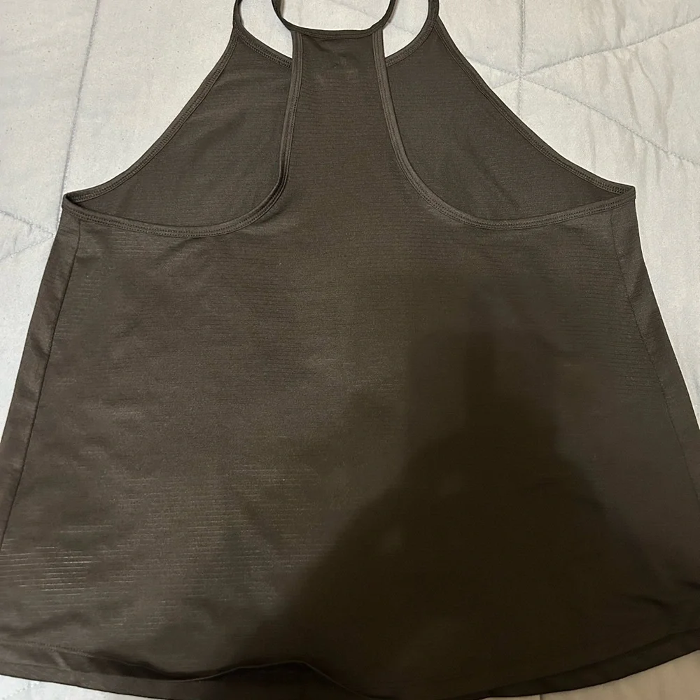 Old Navy Active Tank Bundle - Picture 3 of 5
